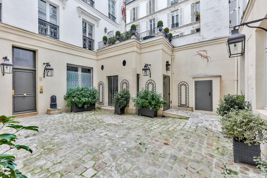 Love Nest In Saint Germain Paris Exterior photo